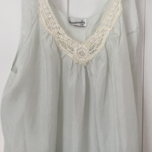 Gorgeous Unmentionables Silk Penoir Set - Picture 7 of 10